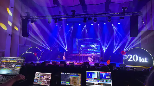 Event firmowy dla Banku z koncertem - Sala Koncertowa ZSM Białystok - nagłośnienie, oświetelnie, multimedia - klient: KDK Events