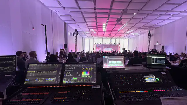 Gala PNSA - Hotel Renaissance - nagłośnienie, oświetlenie, multimedia, transmisja online, scena - klient: KDK Events