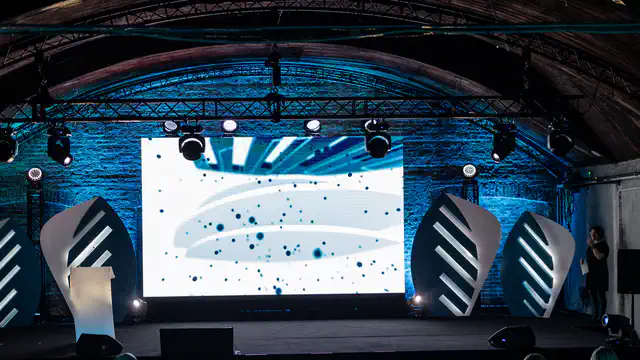 Konferencja hybrydowa PARP - Mała Warszawa w Warszawie - nagłośnienie, oświetlenie, multimedia, transmisja online - klient: KDK Events