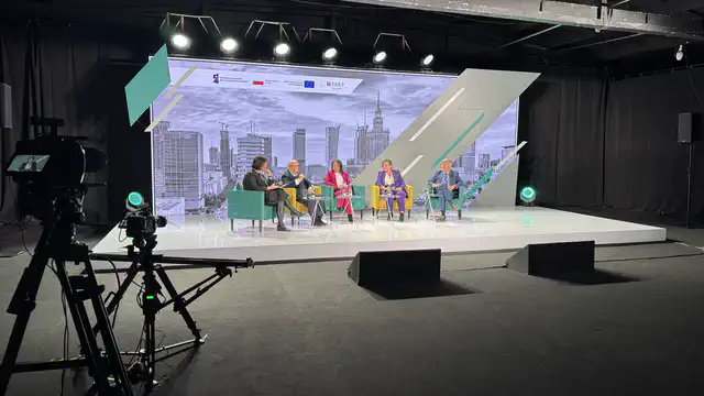 Konferencja online PARP - nagłośnienie, oświetlenie, multimedia, transmisja online - klient: KDK Events