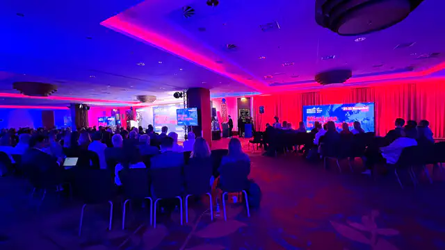 Konferencja hybrydowa NCBR - Hotel Marriott w Warszawie - nagłośnienie, oświetlenie, multimedia, transmisja video - klient: KDK Events
