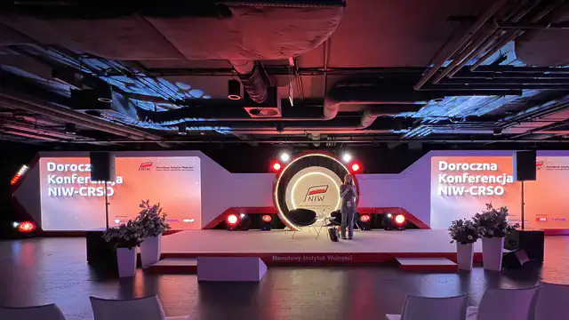 Kongres NIW - The Tides - nagłośnienie, oświetlenie, multimedia - klient: KDK Events