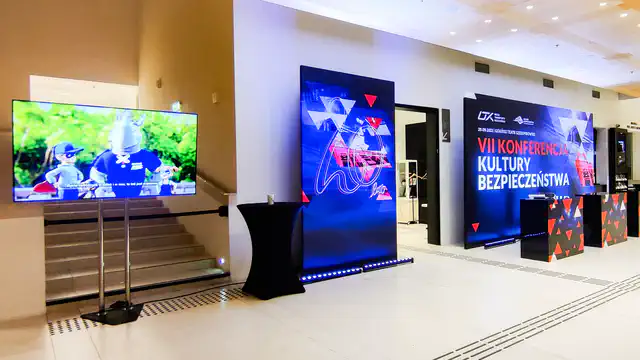 Gala wręczenia nagród UTK - Gdański Teatr Szekspirowski - Konferencja hybrydowa - The Tides w Warszawie - oświetlenie, multimedia - klient: KDK Events