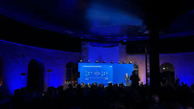 Konferencja PSE - Forteca Kręgliccy Warszawa - nagłośnienie, oświetlenie, multimedia, scena, scenografia