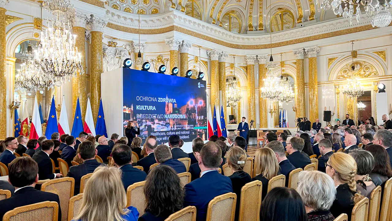 MSW - Konferencja prasowa - Zamek Królewski w Warszawie - nagłośnienie, oświetlenie, multimedia - ekran LED i TV