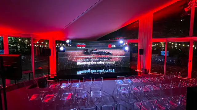 JLL - Konferencja hybrydowa i event firmowy - Villa Foksal - nagłośnienie, oświetlenie, multimedia, transmisja online