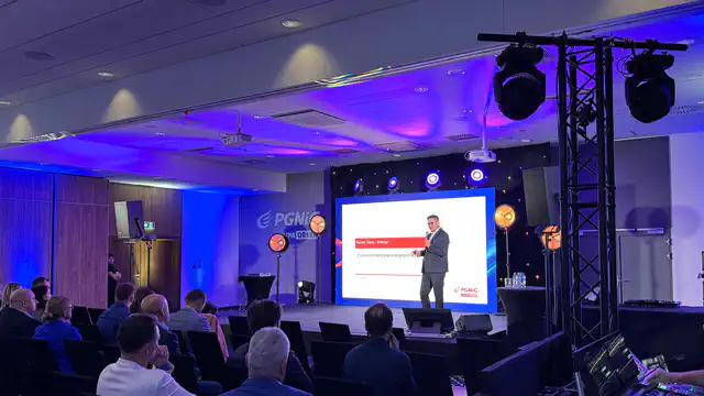 Konferencja PGNiG - ApartHotel Termy Uniejów - nagłośnienie, oświetlenie, multimedia, scena - klient: KDK Events