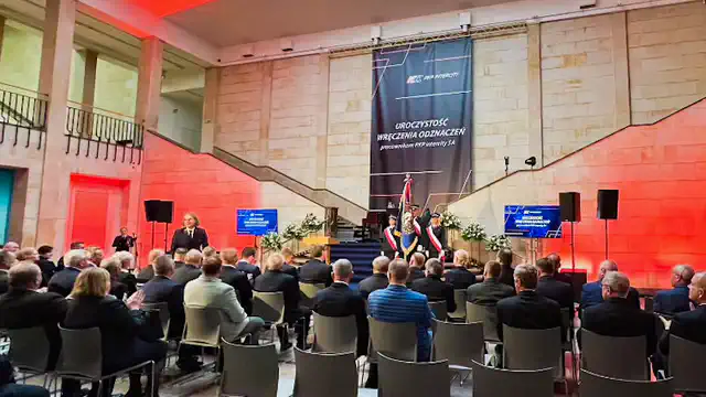 Konferencja PKP Intercity - Muzeum Narodowe w Warszawie - nagłośnienie, oświetlenie, multimedia, scena - klient: KDK Events