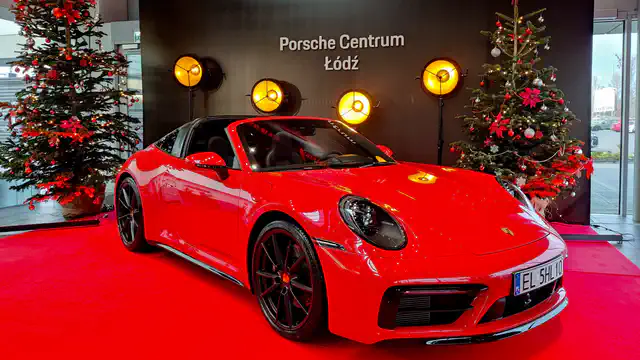 Event świąteczny Porsche - Porsche Centrum Łódź - nagłośnienie, oświetlenie, multimedia - klient: KDK Events