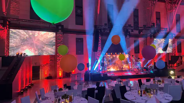 Event firmowy dla Banku - Hotel Arłamów - nagłośnienie, oświetlenie, multimedia, scena - klient: KDK Events