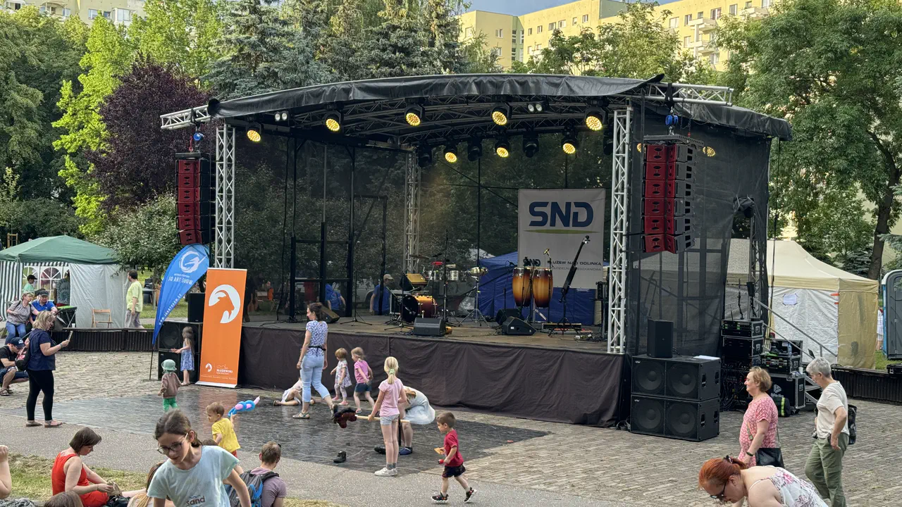 Służewski Dom Kultury - Koncert plenerowy i festyn rodzinny - scena, nagłośnienie, oświetlenie